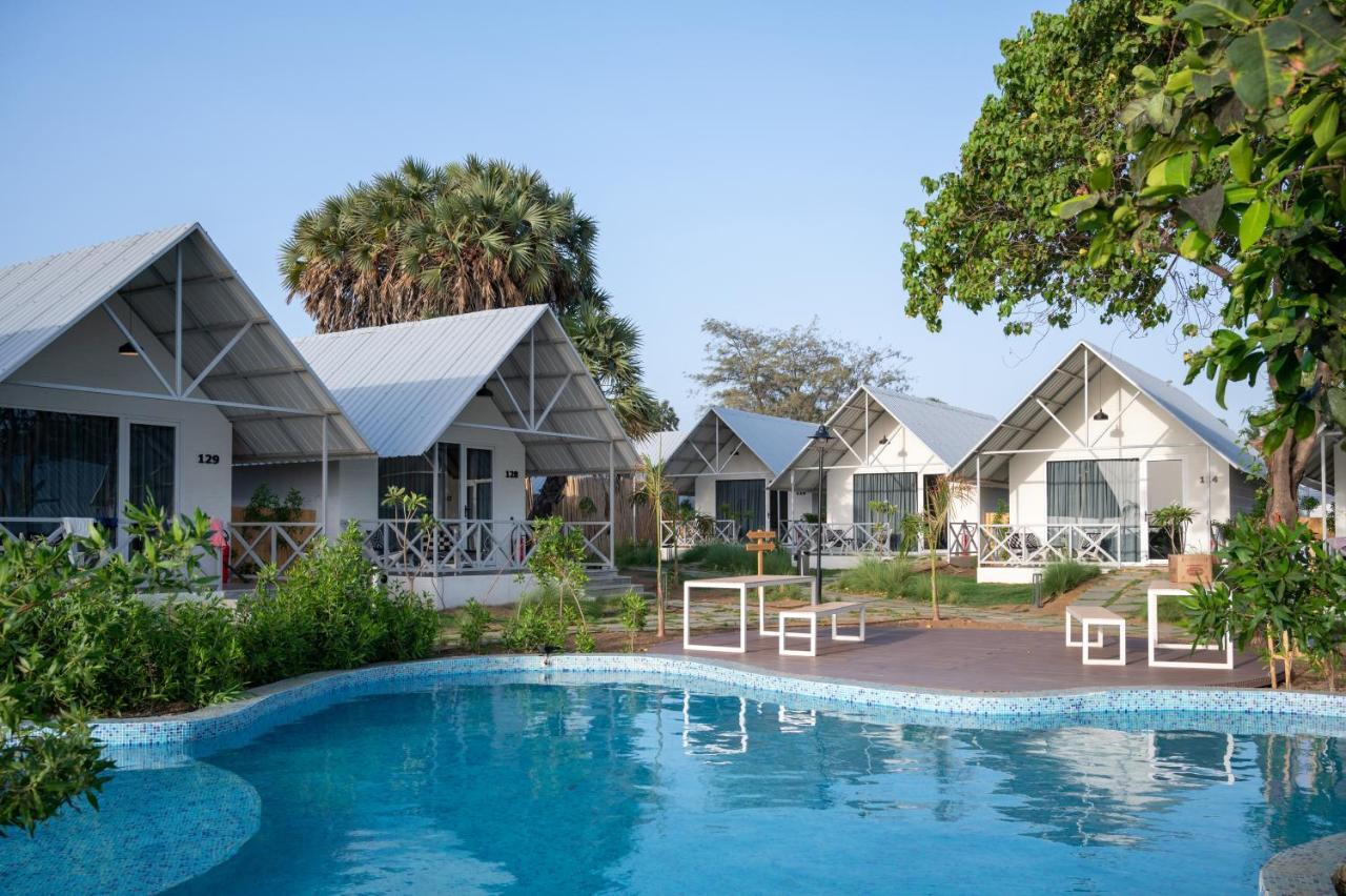 Praveg Beach Resort Daman Lighthouse Beach Exterior foto